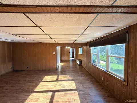 Living - 749 Michigan, Ishpeming, MI 49849 photo 5 of 6