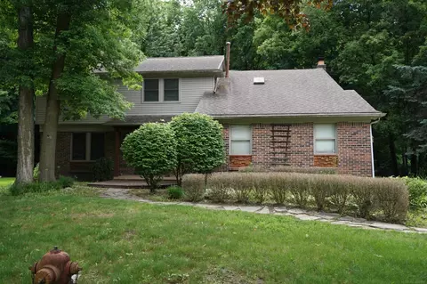 34711 Valley Frg, Farmington, MI 48331