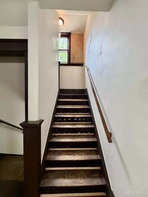 Entry Way - 21342 Royce, Hancock, MI 49930 photo 1 of 2