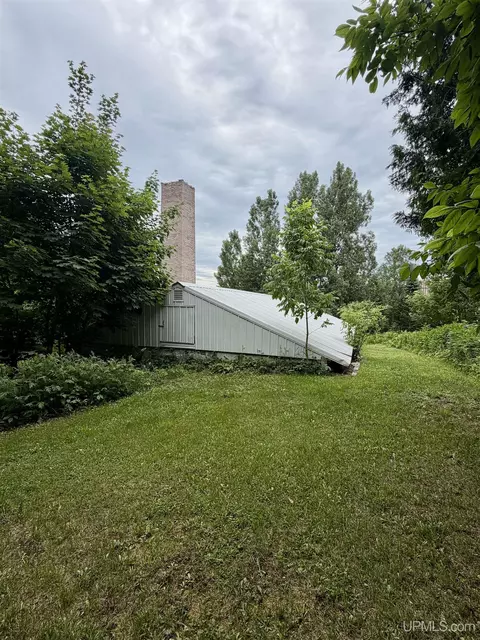 Exterior - 21342 Royce, Hancock, MI 49930 photo 6 of 26