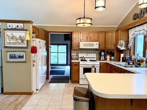 Kitchen - 1865 Bye Way, Gladwin, MI 48624 photo 4 of 6
