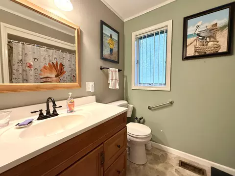 Bath - 1865 Bye Way, Gladwin, MI 48624 photo 2 of 8