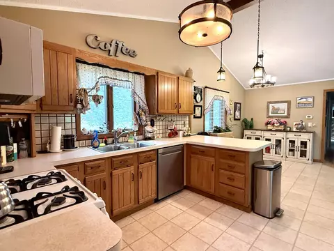 Kitchen - 1865 Bye Way, Gladwin, MI 48624 photo 3 of 6