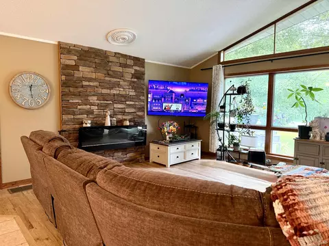 Living - 1865 Bye Way, Gladwin, MI 48624 photo 3 of 7