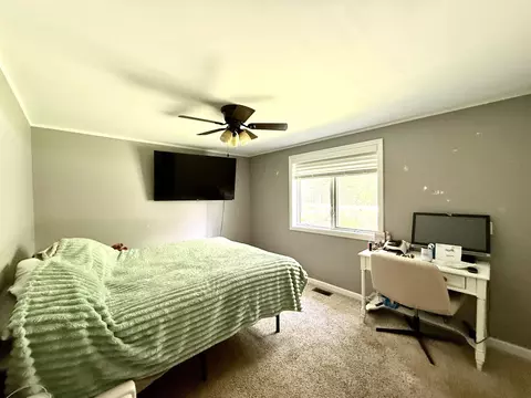 Bedroom - 1865 Bye Way, Gladwin, MI 48624 photo 6 of 9