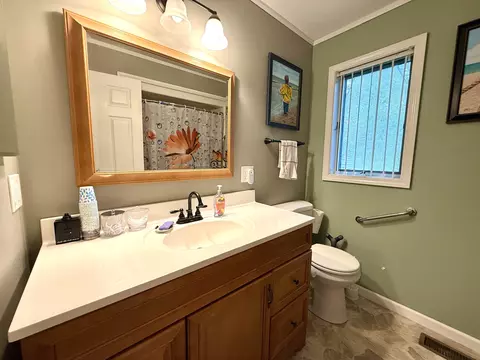 Bath - 1865 Bye Way, Gladwin, MI 48624 photo 5 of 8