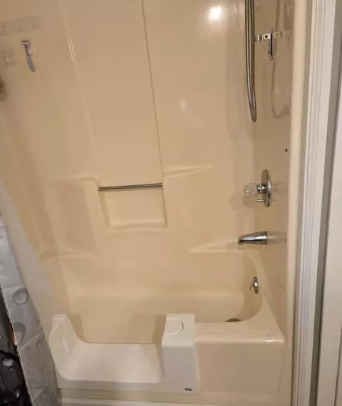 Bath - 1865 Bye Way, Gladwin, MI 48624 photo 6 of 8