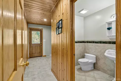 Entry Way - 9477 Goodell, Eagle Harbor, MI 49950 photo 11 of 11
