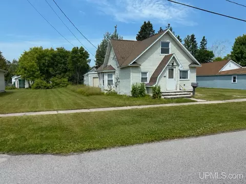 130 S 4th, Manistique, MI 49854