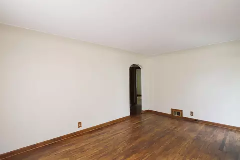 Living - 701 Freeman, Flint, MI 48507 photo 4 of 5