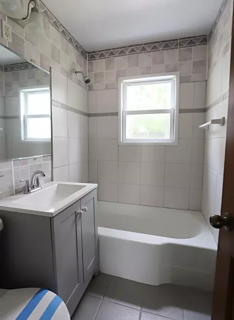 Bath - 701 Freeman, Flint, MI 48507 photo 1 of 1