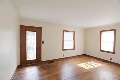 Living - 701 Freeman, Flint, MI 48507 photo 3 of 5