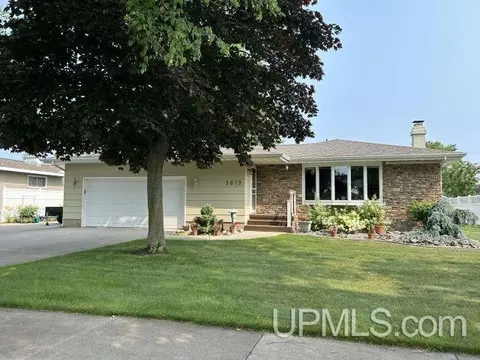1612 S 18th, Escanaba, MI 49829