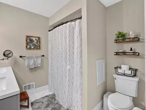 Bath - 4514 W Salisbury, Gladwin, MI 48624 photo 2 of 4