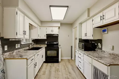 Kitchen - 335 Walnut, Mount Morris, MI 48458 photo 2 of 3