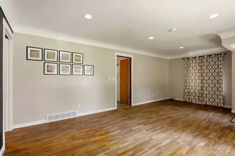 Living - 335 Walnut, Mount Morris, MI 48458 photo 3 of 4