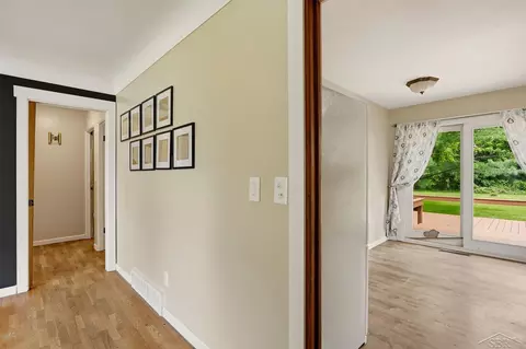 Entry Way - 335 Walnut, Mount Morris, MI 48458 photo 2 of 3