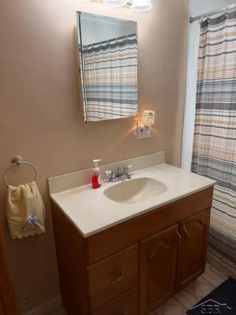 Bath - 15696 Gratiot, Hemlock, MI 48626 photo 2 of 2