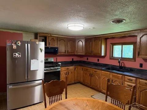 Kitchen - 15696 Gratiot, Hemlock, MI 48626 photo 2 of 3