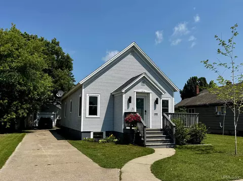 1314 Dakota, Gladstone, MI 49837