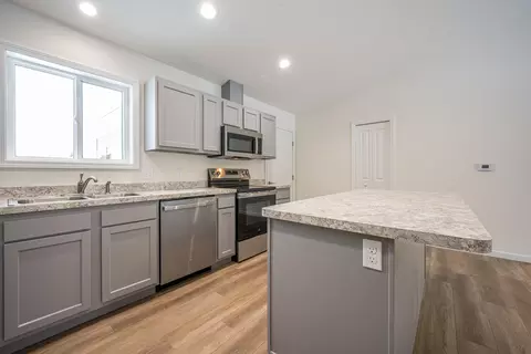 Kitchen - 1208 Pheasant Run, Gladwin, MI 48624 photo 4 of 6