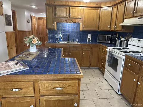 Kitchen - n6427 County Road H15, Shingleton, MI 49884 photo 2 of 2