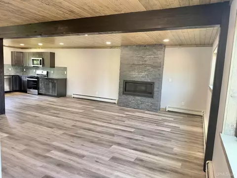 Living - 1504 Putnam, Wakefield, MI 49968 photo 3 of 5