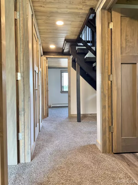 Entry Way - 1504 Putnam, Wakefield, MI 49968 photo 2 of 4