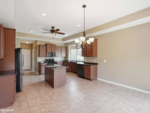 Kitchen - 15408 Prentice, Macomb, MI 48042 photo 3 of 8