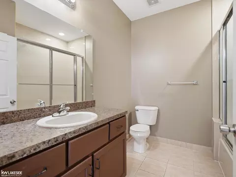 Bath - 15408 Prentice, Macomb, MI 48042 photo 5 of 7