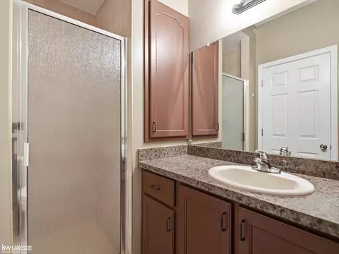 Bath - 15408 Prentice, Macomb, MI 48042 photo 2 of 7
