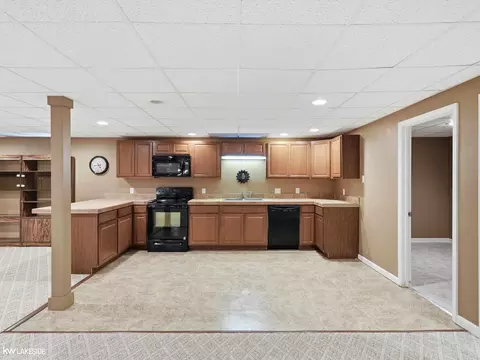 Kitchen - 15408 Prentice, Macomb, MI 48042 photo 7 of 8