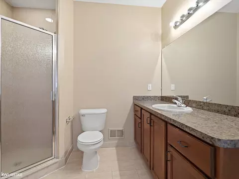 Bath - 15408 Prentice, Macomb, MI 48042 photo 4 of 7