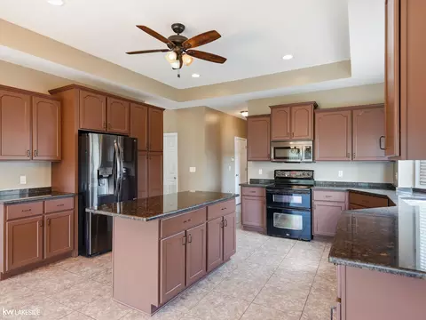 Kitchen - 15408 Prentice, Macomb, MI 48042 photo 6 of 8