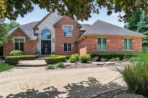 53987 Trent Riv, Shelby Township, MI 48315