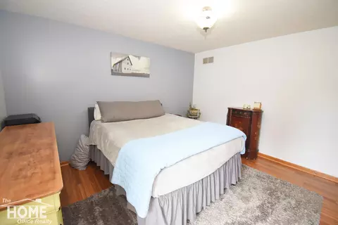 Bedroom - 13092 Beardslee, Perry, MI 48872 photo 2 of 6