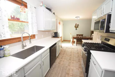 Kitchen - 13092 Beardslee, Perry, MI 48872 photo 1 of 3
