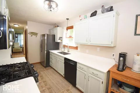 Kitchen - 13092 Beardslee, Perry, MI 48872 photo 3 of 3