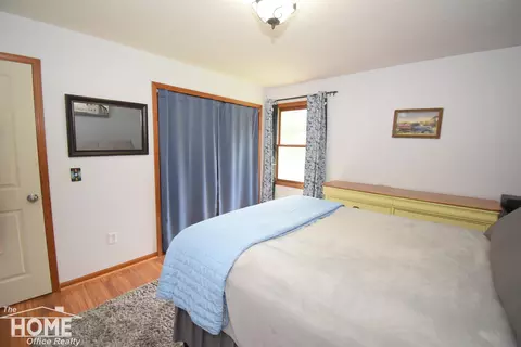 Bedroom - 13092 Beardslee, Perry, MI 48872 photo 3 of 6