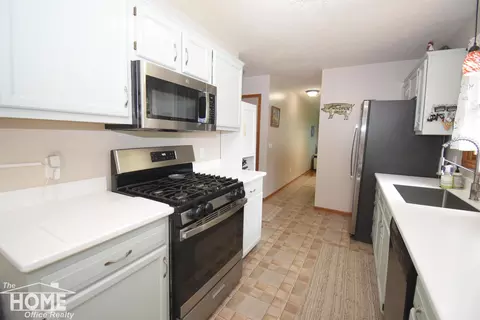 Kitchen - 13092 Beardslee, Perry, MI 48872 photo 2 of 3