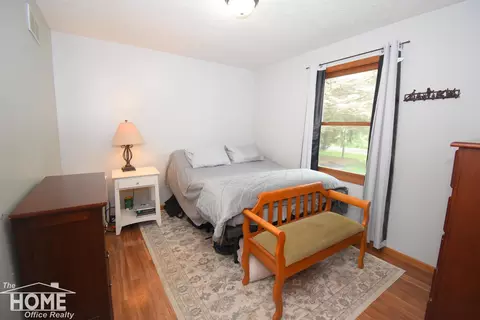 Bedroom - 13092 Beardslee, Perry, MI 48872 photo 4 of 6