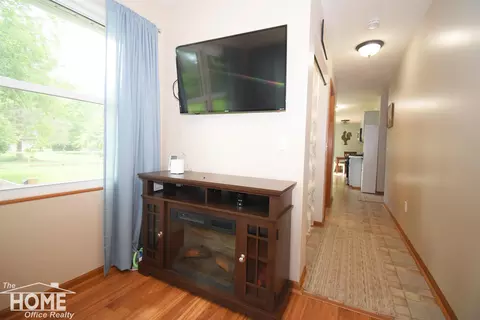Entry Way - 13092 Beardslee, Perry, MI 48872 photo 1 of 1