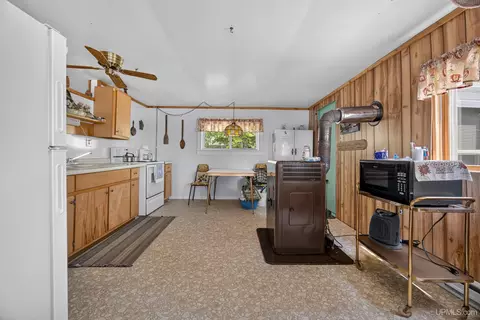 Kitchen - 6314 Gay Lac La Belle, Mohawk, MI 49950 photo 4 of 5