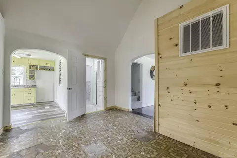 Entry Way - 2649 Sherman, Applegate, MI 48401 photo 3 of 7