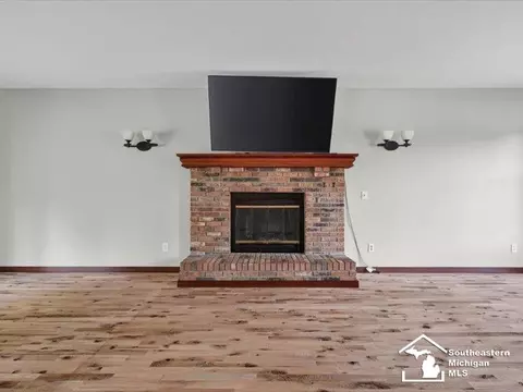 Living - 1257 Rutledge, Temperance, MI 48182 photo 2 of 4
