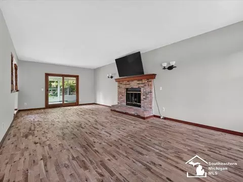 Living - 1257 Rutledge, Temperance, MI 48182 photo 3 of 4