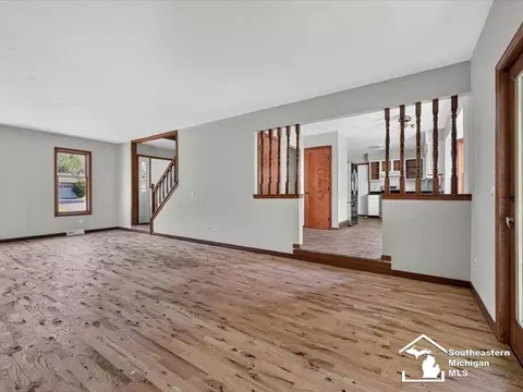 Living - 1257 Rutledge, Temperance, MI 48182 photo 4 of 4