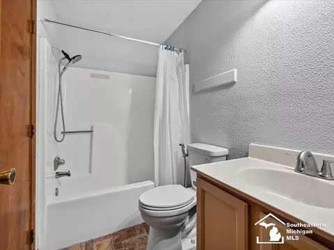 Bath - 1257 Rutledge, Temperance, MI 48182 photo 1 of 3