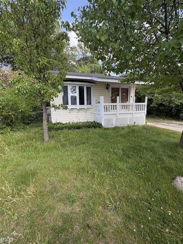 182 River Trl, Bay City, MI 48706