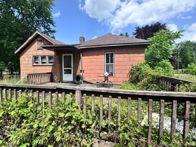 1416 Chesaning, Saint Charles, MI 48655